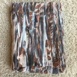 Lightweight neutral scarf